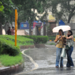 दिल्ली-NCR में मौसम मेहरबान! बारिश और बादलों से गर्मी-उमस से राहत, हवा की गुणवत्ता भी सुधरी