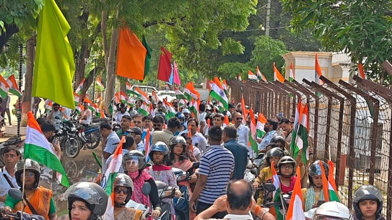 तिरंगे के रंग में रंगा जौनपुर! ‘भारत माता की जय’ के जज्बे संग निकली भव्य बाइक तिरंगा रैली