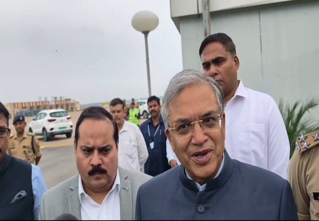 लखनऊ पहुंचे मुख्य चुनाव आयुक्त ज्ञानेश कुमार, बोले- ‘यूपी मेरी तपोभूमि’; Gen-Z और राजनीतिक दलों से करेंगे संवाद