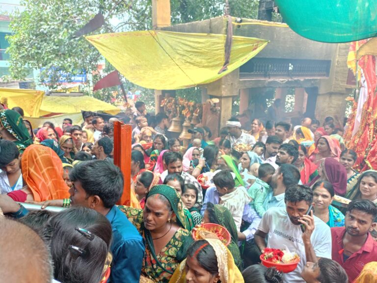 मीरजापुर में 8 महीने बाद शीतला धाम घाट तक पहुंची मां गंगा! सावन के दूसरे रविवार उमड़ा आस्था का सैलाब