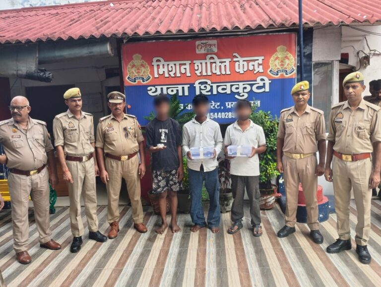 प्रयागराज में चेन लूट का खुलासा: तीन आरोपी गिरफ्तार, पीली धातु की चेन और दो तमंचे बरामद