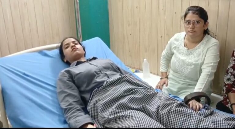 वाराणसी एयरपोर्ट पर लाइसेंसी पिस्टल की जांच के दौरान चली गोली, महिला कर्मचारी समेत दो घायल