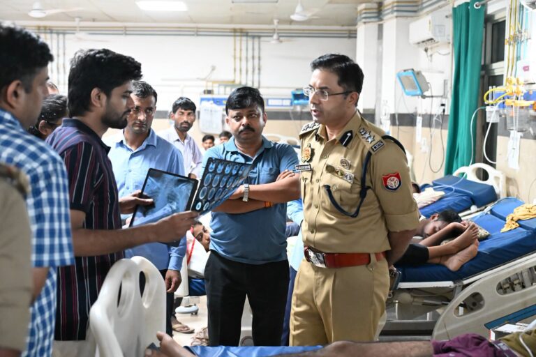 अयोध्या में गश्त पर निकले पुलिसकर्मियों की कार ट्रेलर से भिड़ी, दरोगा की मौत; कांस्टेबल गंभीर