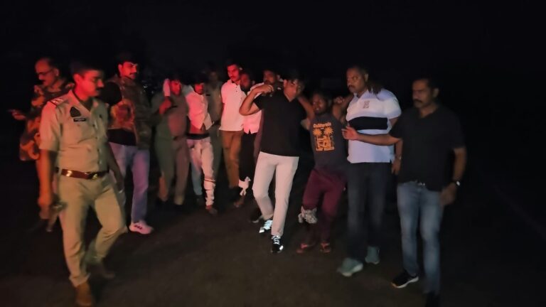 झांसी में गल्ला व्यापारी पर फायरिंग का खुलासा, मुठभेड़ में चार बदमाश गिरफ्तार; पैर में लगी गोली