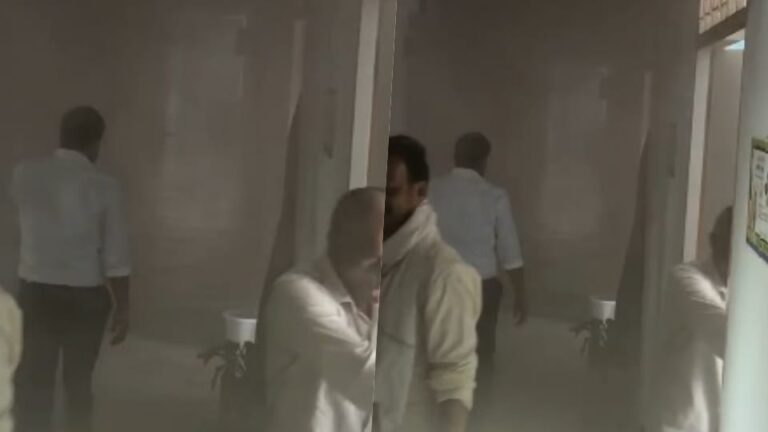 गाजियाबाद विकास भवन में फिर भड़की आग, इलेक्ट्रिक पैनल से उठीं लपटें; दो दमकल गाड़ियों ने पाया काबू