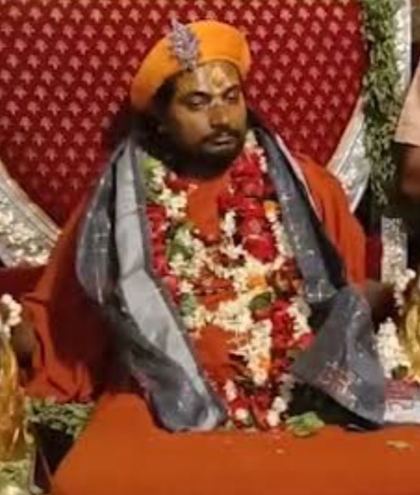 ‘तथ्य जानिए, फिर बोलिए’! अखिलेश यादव के ट्वीट पर महंत बालक देवाचार्य का पलटवार, साधु वेश और रावण का दिया उदाहरण