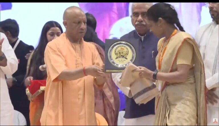 रायबरेली में गरजे योगी, राहुल गांधी पर साधा निशाना; बोले- विरासत का अपमान कर युवाओं को गलत दिशा दे रहे