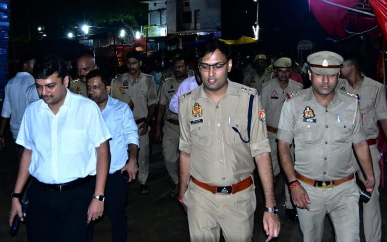 बाराबंकी लोधेश्वर महादेवा में आस्था का सैलाब, लाखों भक्तों ने किया जलाभिषेक; हर-हर महादेव से गूंजा धाम,पुलिसकर्मी रहे तैनात