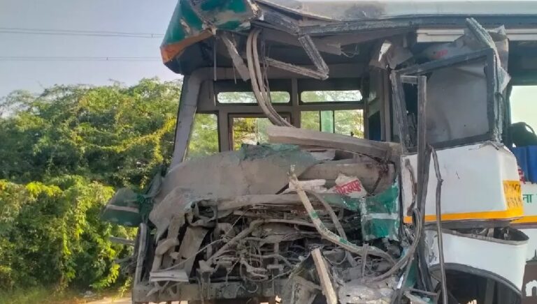 फर्रुखाबाद में कांवड़ियों से भरे ट्रैक्टर को रोडवेज बस ने मारी टक्कर, एक की मौत; दर्जनभर घायल