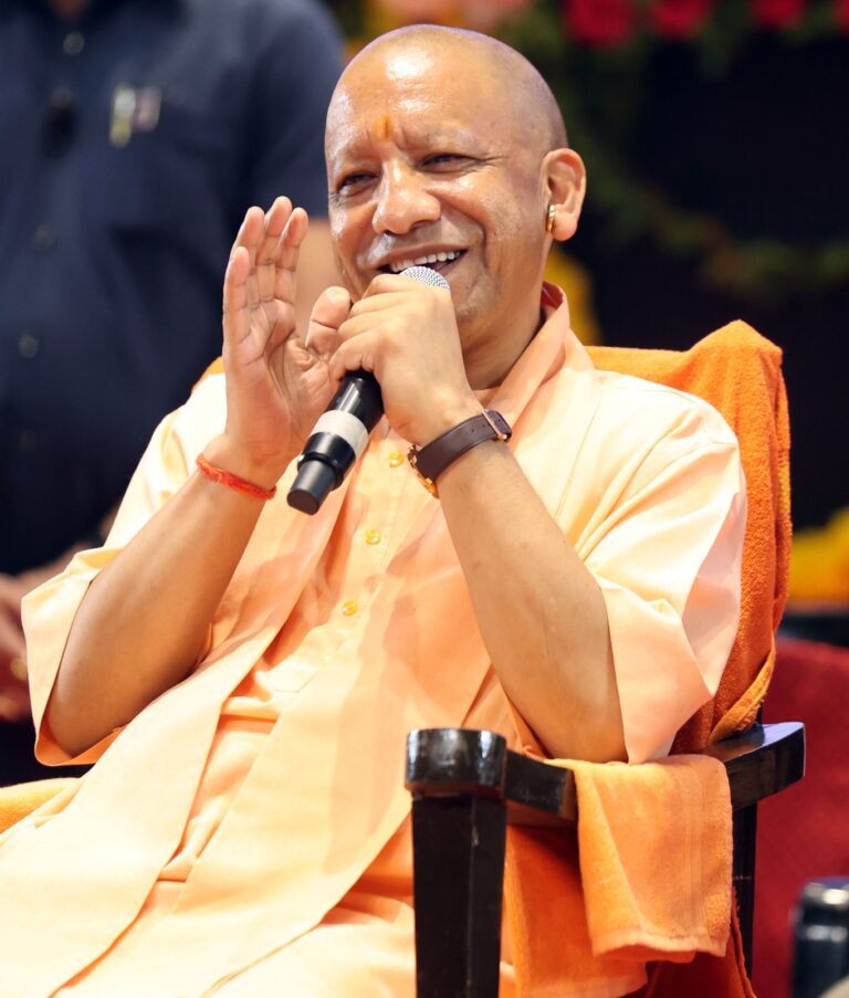 देवरिया को सीएम योगी की बड़ी सौगात, 305 करोड़ की 80 विकास परियोजनाओं का लोकार्पण-शिलान्यास; सड़कों और पुलों को मिलेगी रफ्तार