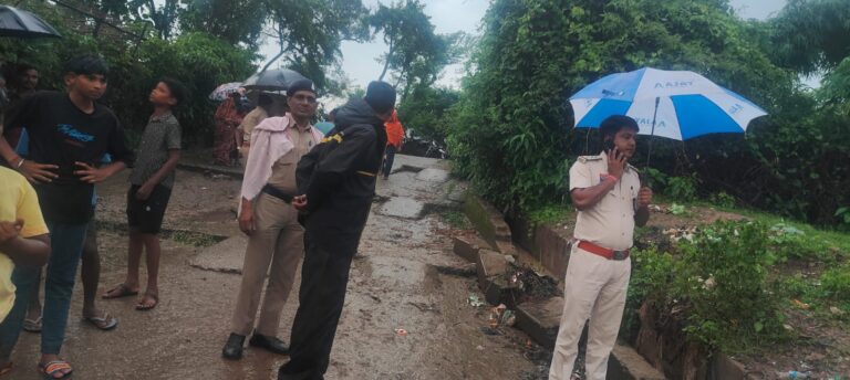 छत्तीसगढ़ के बिलासपुर में दर्दनाक हादसा: स्कूल से लौटते समय घोंघा नदी में बहे तीन बच्चे, रेस्क्यू के बाद मिले शव