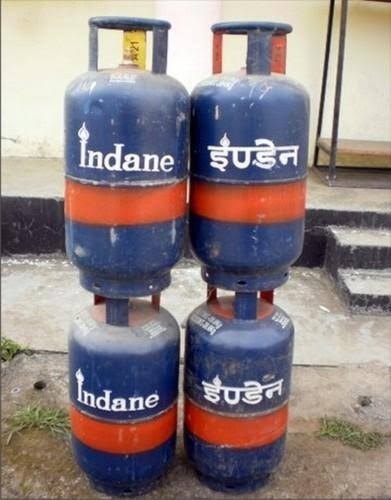 व्यापारियों को बड़ी राहत! 19 किलो कमर्शियल LPG सिलेंडर ₹200 से ज्यादा सस्ता, घरेलू गैस के दाम जस के तस