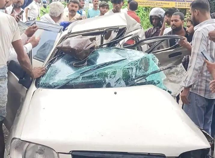बाराबंकी में रफ्तार का कहर! डंपर ने ऑल्टो को मारी जोरदार टक्कर, एक ही परिवार के चार लोगों की मौत