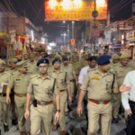 शिवभक्तों पर पुष्पवर्षा, सुरक्षा का सख्त पहरा! मुज़फ्फरनगर में ADG भानु भास्कर का लेट नाइट कांवड़ मार्ग निरीक्षण