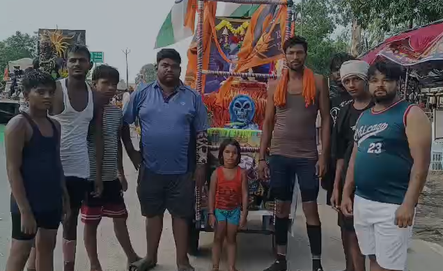 मां की सेहत के लिए 551 लीटर गंगाजल की कांवड़, 35 हजार की विशेष ट्रॉली पर लेकर चल रहे शिवभक्त बलराज