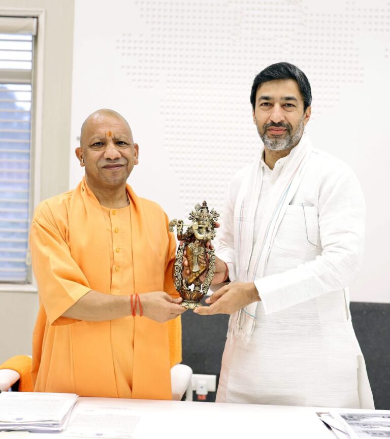 शामली के ऊन में राजकीय डिग्री कॉलेज की मांग, CM योगी से मिले मोहित बेनीवाल; विद्यार्थियों के हित में रखी बड़ी मांग