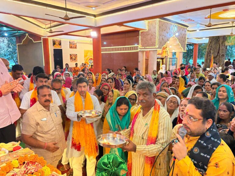 शामली के सदाशिव मंदिर पहुंचे मोहित बेनीवाल, शिव महापुराण कथा का किया श्रवण; जलाभिषेक कर लिया भोलेनाथ का आशीर्वाद