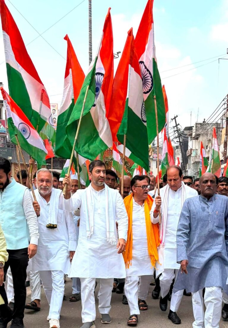 तिरंगे से सजा शामली, गूंजे ‘भारत माता की जय’ के नारे! हर घर तिरंगा पदयात्रा में उमड़ा राष्ट्रभक्ति का सैलाब