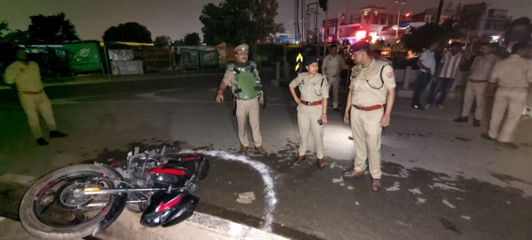 वाराणसी में रिंग रोड पर पुलिस ने घेरा तो बदमाशों ने चला दी गोली! मुठभेड़ में एक के पैर में लगी गोली, साथी भी गिरफ्तार
