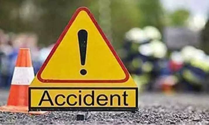 नोएडा में रफ्तार का कहर! बाइक सवार दो दोस्तों को कार ने मारी टक्कर, एक की मौत; दूसरा गंभीर