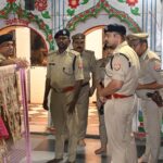 सावन सोमवार से पहले बांदा में पुलिस का हाई अलर्ट! DIG-SP ने किया रूट मार्च, भारी वाहनों पर रोक और डायवर्जन लागू