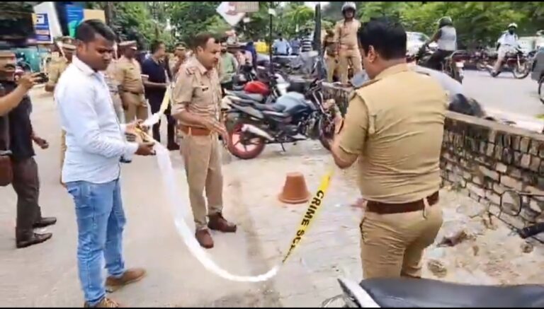 लखनऊ में बैंक के बाहर महिला मैनेजर की सरेराह गोली मारकर हत्या, फोन कर बुलाया और बातचीत के दौरान बरसा दी गोली; पति पर भी शक