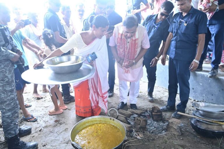 असम में बाढ़ का कहर जारी! 12 जिले जलमग्न, अब तक 98 लोगों की मौत; 10 अगस्त से स्कूल खोलने की तैयारी