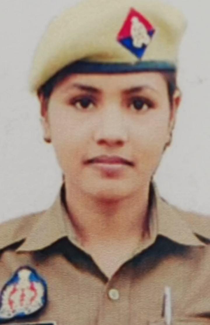 बस्ती में महिला सिपाही की मौत से हड़कंप, पति का आरोप- चोट के बाद छुट्टी नहीं मिली; SP ऑफिस के दो कर्मियों पर कार्रवाई की मांग