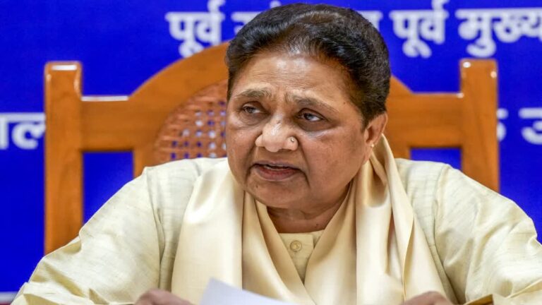 मायावती की अगुवाई में बसपा की बड़ी बैठक, 75 जिलों के पदाधिकारी जुटे; चुनावी रणनीति पर मंथन