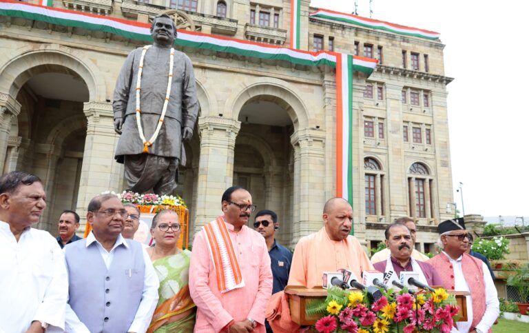 अटल पुण्यतिथि पर सीएम योगी ने दी श्रद्धांजलि, बोले- छह दशक का सार्वजनिक जीवन रहा निष्कलंक और राष्ट्र प्रथम रहा ध्येय