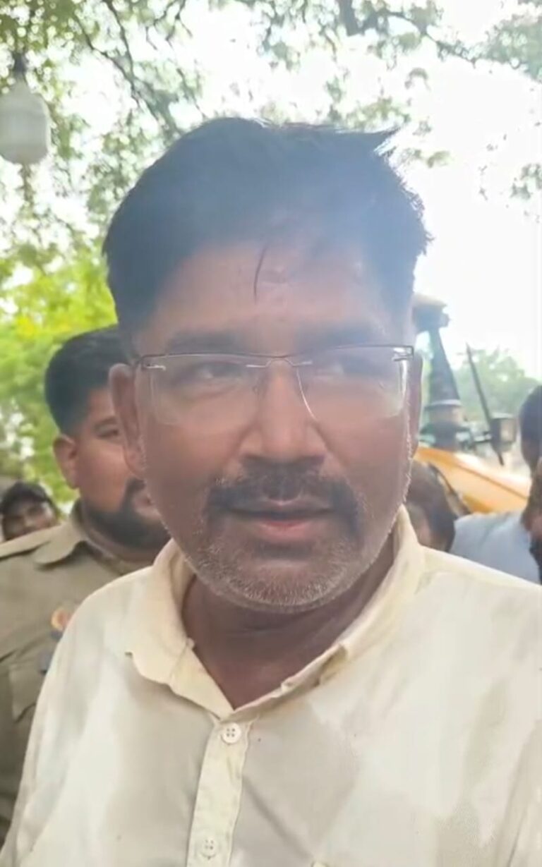 जौनपुर में नायब तहसीलदार पर गंभीर आरोप: शादी का झांसा देकर दुष्कर्म और आत्महत्या के लिए उकसाने का केस दर्ज, पुलिस जांच में जुटी