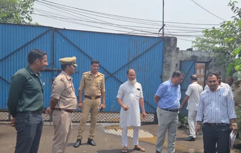 मुजफ्फरनगर में प्रदूषण पर बड़ा प्रहार: सुझड़ू में 17 अवैध औद्योगिक इकाइयां सील, बिजली कनेक्शन भी काटे