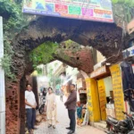 मीरापुर का ऐतिहासिक सराय दरवाजा जर्जर, बारिश से बढ़ा गिरने का खतरा; हजारों लोगों की आवाजाही के बीच हादसे की आशंका