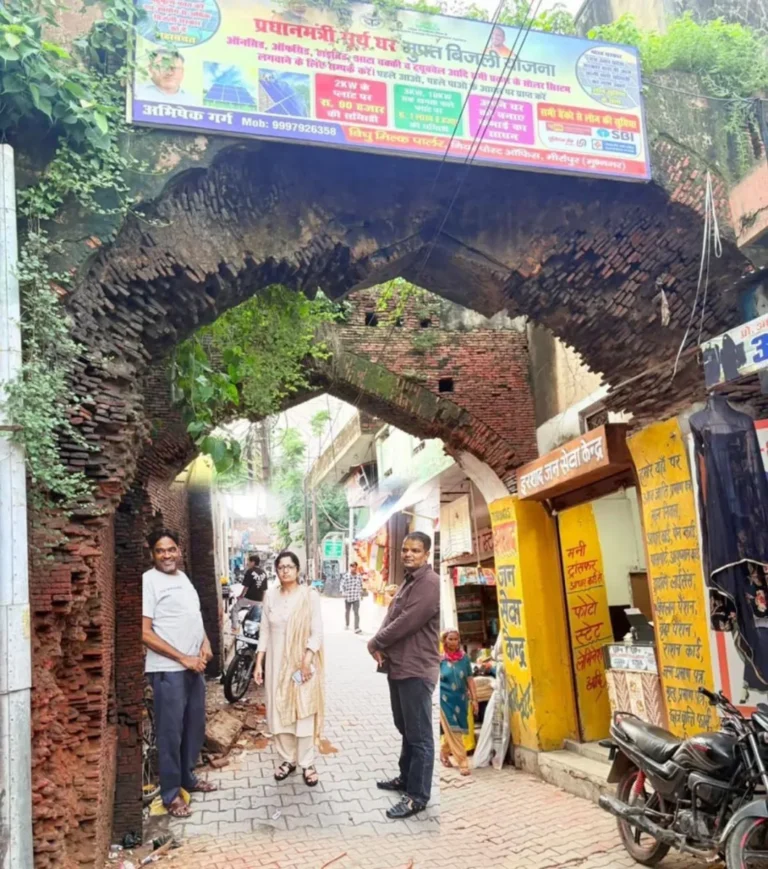 मीरापुर का ऐतिहासिक सराय दरवाजा जर्जर, बारिश से बढ़ा गिरने का खतरा; हजारों लोगों की आवाजाही के बीच हादसे की आशंका