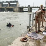 मीरापुर से लापता 60 वर्षीय सतबीर के कपड़े गंगा बैराज पर मिले! छलांग लगाने की आशंका, तेज बहाव में गोताखोरों का सर्च ऑपरेशन जारी