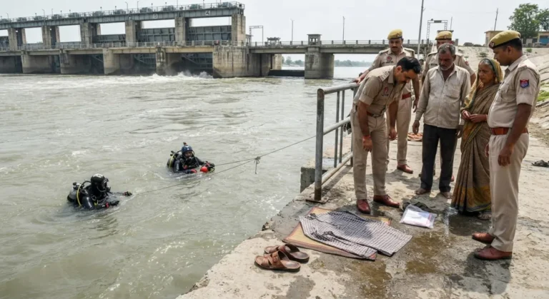 मीरापुर से लापता 60 वर्षीय सतबीर के कपड़े गंगा बैराज पर मिले! छलांग लगाने की आशंका, तेज बहाव में गोताखोरों का सर्च ऑपरेशन जारी