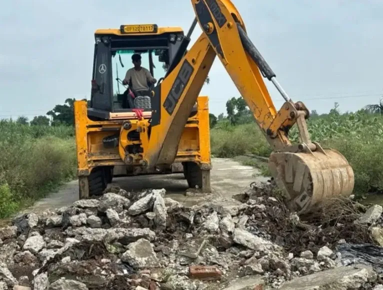 मुजफ्फरनगर में MDA का बड़ा एक्शन: 8 हजार वर्गमीटर अवैध निर्माण पर चला बुलडोजर, 240 वर्गमीटर निर्माण सील