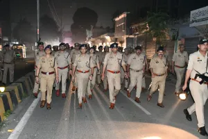 मुजफ्फरनगर में एसएसपी की देर रात अपराध गोष्ठी, अपराधियों पर सख्ती के निर्देश के बाद सड़क पर फ्लैग मार्च