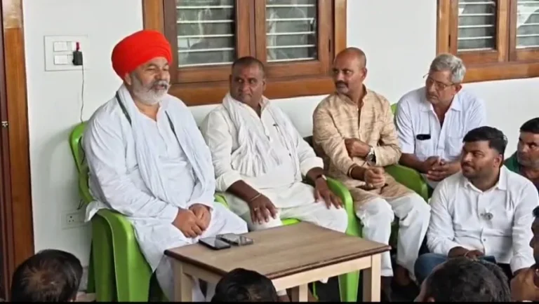 मुजफ्फरनगर में किसान नेताओं के पुलिस वेरिफिकेशन पर भड़के राकेश टिकैत, बोले- ‘सरकार डराने का काम कर रही’