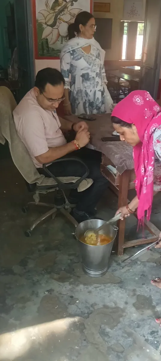 मुजफ्फरनगर स्कूलों में BSA की अचानक दस्तक से मचा हड़कंप! टैबलेट धूल फांकता मिला तो प्रधानाध्यापक पर कार्रवाई, जानें 5 स्कूलों का हाल