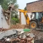 मुजफ्फरनगर में ग्राम सभा की जमीन पर बने मदरसे पर चला बुलडोजर, राजस्व अदालत के आदेश के बाद भारी पुलिस बल तैनात