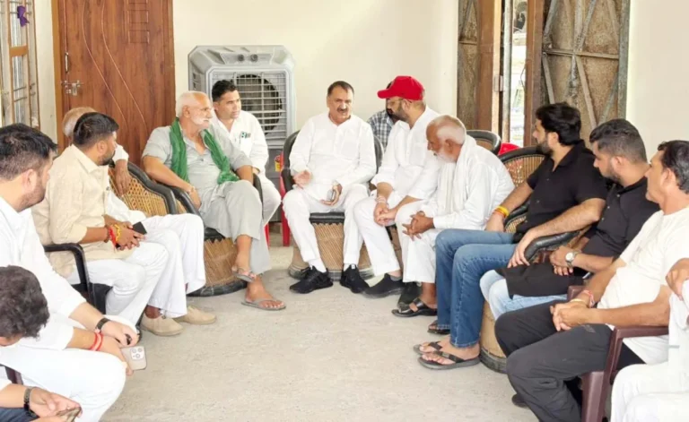अंकित बालियान के परिजनों से मिले सपा विधायक, बोले- हत्यारोपियों की जल्द गिरफ्तारी कर हो कड़ी कार्रवाई
