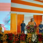 फर्रुखाबाद में बाढ़ के बीच सीएम योगी का हवाई सर्वे, 995 पीड़ितों को राहत सामग्री; बोले- हर हाल में जनता के साथ