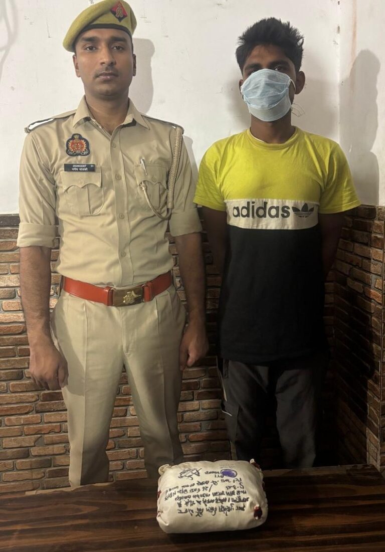बागपत में नशा तस्करों पर पुलिस का बड़ा एक्शन, कार से 27 ग्राम स्मैक और 1.1 किलो गांजा बरामद; दो आरोपी गिरफ्तार