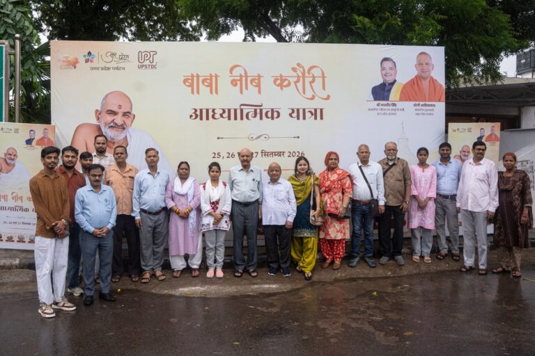 बाबा नीब करौरी सर्किट की आध्यात्मिक यात्रा शुरू, 30 पर्यटक 3 दिन में फर्रुखाबाद, फिरोजाबाद और वृंदावन के करेंगे दर्शन