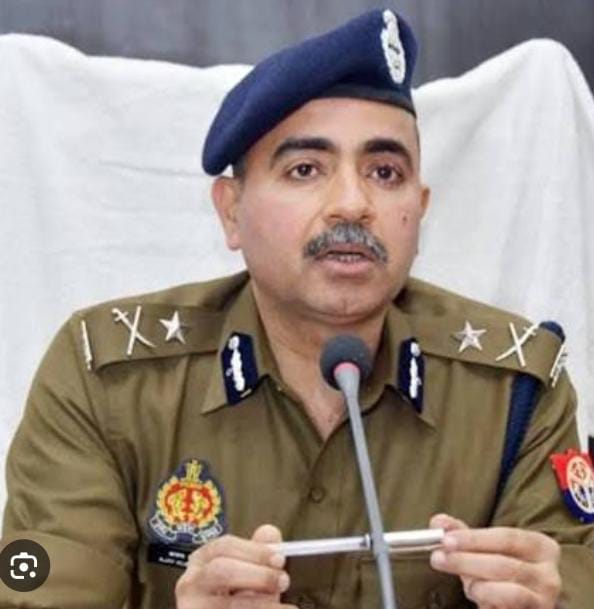 कौशाम्बी पटाखा फैक्ट्री ब्लास्ट पर गिरी गाज! 11 मौतों के बाद इंस्पेक्टर समेत 7 पुलिसकर्मी सस्पेंड, लापरवाही पर बड़ा एक्शन