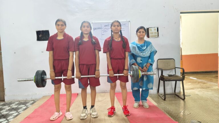 हमीरपुर के गांव से राज्य स्तर तक चमकी प्रतिभा, मुस्करा GIC के 4 खिलाड़ियों का वेटलिफ्टिंग चैंपियनशिप में चयन