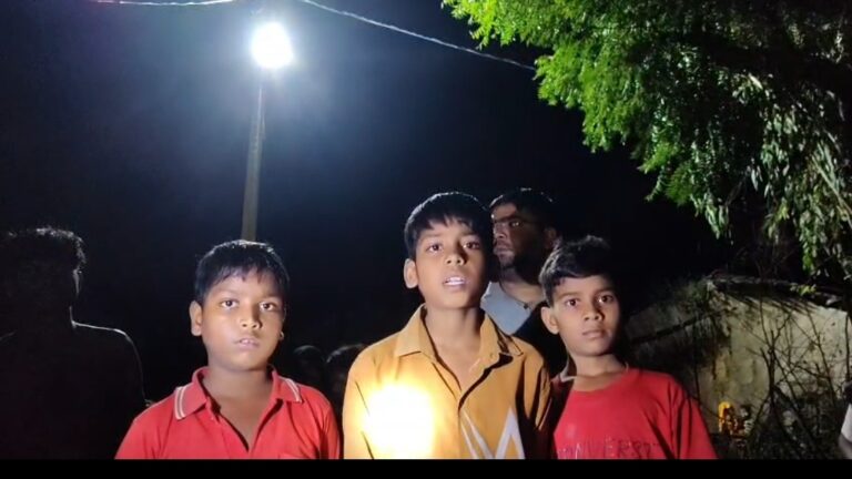 बच्चों ने VIDEO बनाकर DM से मांगी गांव में लाइट, 10 घंटे में लग गईं स्ट्रीट लाइटें; कौशांबी में गूंजा मासूमों का संदेश