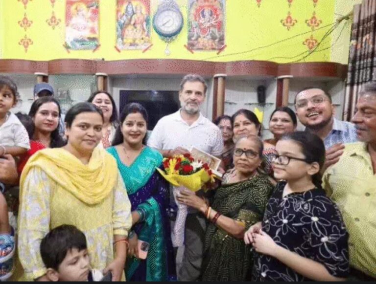 रायबरेली में राहुल गांधी का जनता दरबार! समस्याएं लेकर उमड़ी भीड़, GST से लेकर सड़कों तक उठे मुद्दे