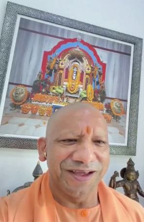 जन्माष्टमी पर ब्रजभूमि पहुंचे सीएम योगी, श्रीकृष्ण के संदेशों को किया याद; प्रदेशवासियों को दी शुभकामनाएं